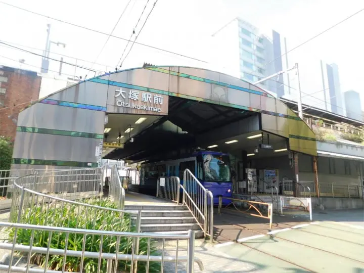 Beautiful Fall Roses - See Retro Tokyo On The Arakawa Line!