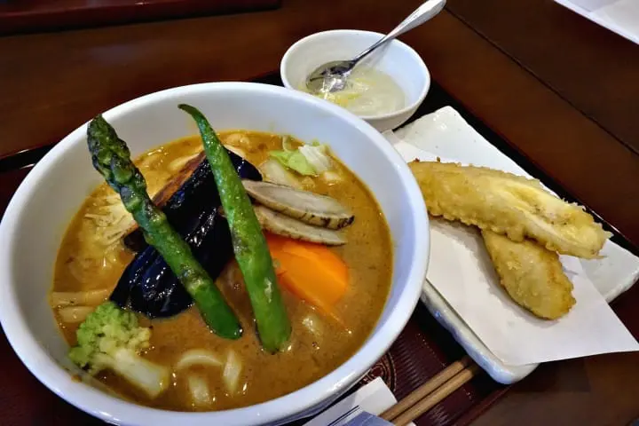 เที่ยวย้อนยุคหนึ่งวันในโตเกียวกับรถรางสายอาราคาวะ ชมกุหลาบสวยๆ ในฤดูใบไม้ร่วง