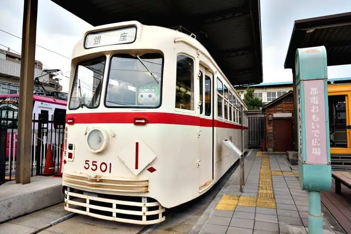 เที่ยวย้อนยุคหนึ่งวันในโตเกียวกับรถรางสายอาราคาวะ ชมกุหลาบสวยๆ ในฤดูใบไม้ร่วง