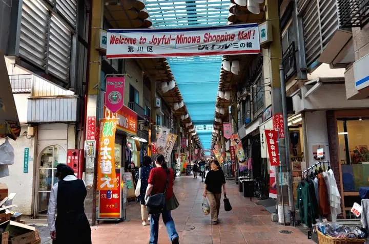 เที่ยวย้อนยุคหนึ่งวันในโตเกียวกับรถรางสายอาราคาวะ ชมกุหลาบสวยๆ ในฤดูใบไม้ร่วง