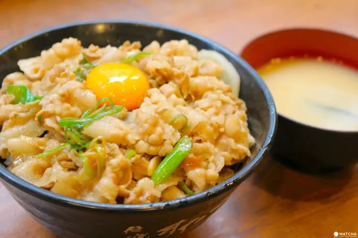 すた丼(生卵味噌汁付き)