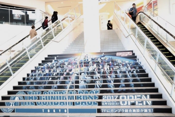 入DIVER CITY TOKYO購物中心後會首先看到「賣關子」的樓梯
