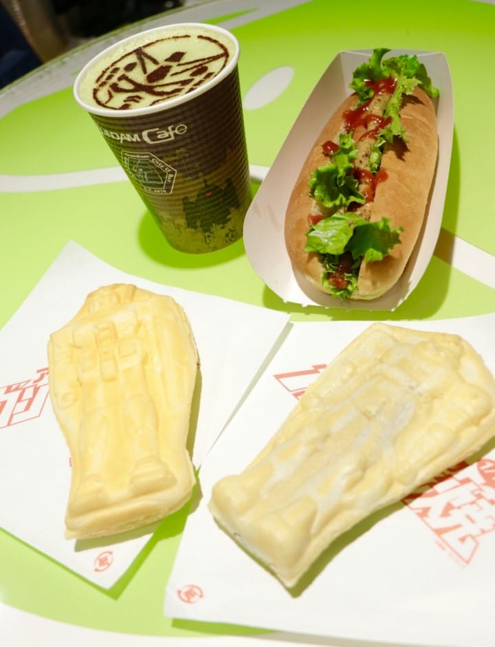 奧黛麗的熱狗,鋼彈餅,與拉花拿鐵