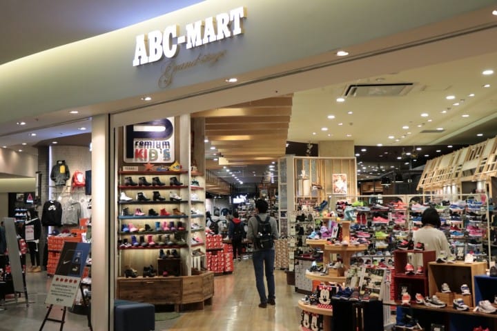 這間ABC MART冠上了「GRAND STAGE」是類似旗艦店的概念