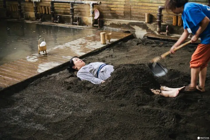 歴史ある建物内部の砂のサウナ！別府・竹瓦温泉「砂湯」は冬こそオススメ
