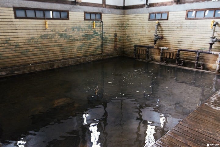 歴史ある建物内部の砂のサウナ!别府・竹瓦温泉“砂汤”は冬こそオススメ