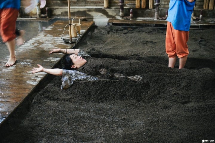歴史ある建物内部の砂のサウナ!别府・竹瓦温泉“砂汤”は冬こそオススメ