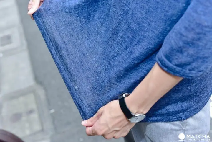 Bagian Laki-laki: Perpaduan Baju Lengan Pendek atau Tiga Perempat, Celana Panjang, dan Kardigan