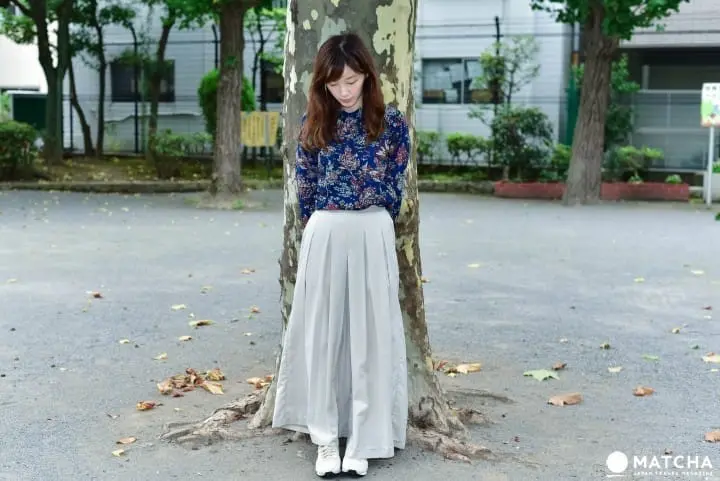 Bagian Wanita: Perpaduan Baju Kaos Berbahan Tipis dan Celana Kulot, Rompi dan Baju Lengan Panjang