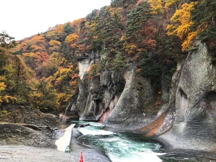 群马县赏枫景点-吹割瀑布(吹割の滝)