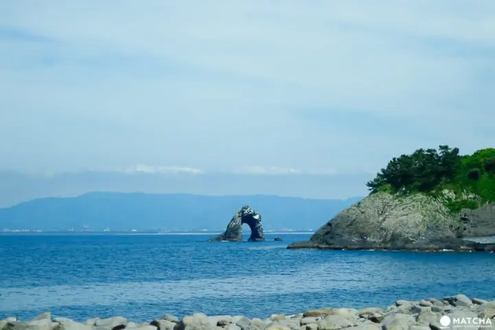 相島（めがね岩）