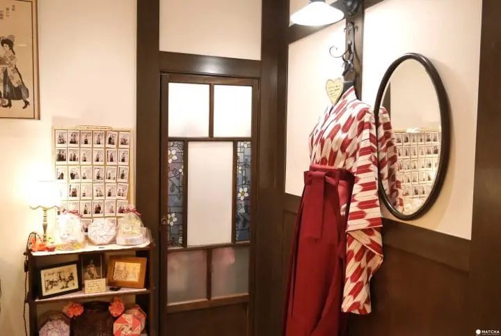 Enjoy Taisho Roman Cosmetics and a Hakama-Fitting Experience at Yoroshi Cosmetics