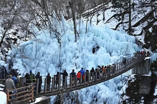 尾之内溪谷冰柱