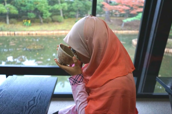 Muslim-Friendly Yokohama - Wear A Kimono And Enjoy Tea Ceremony!