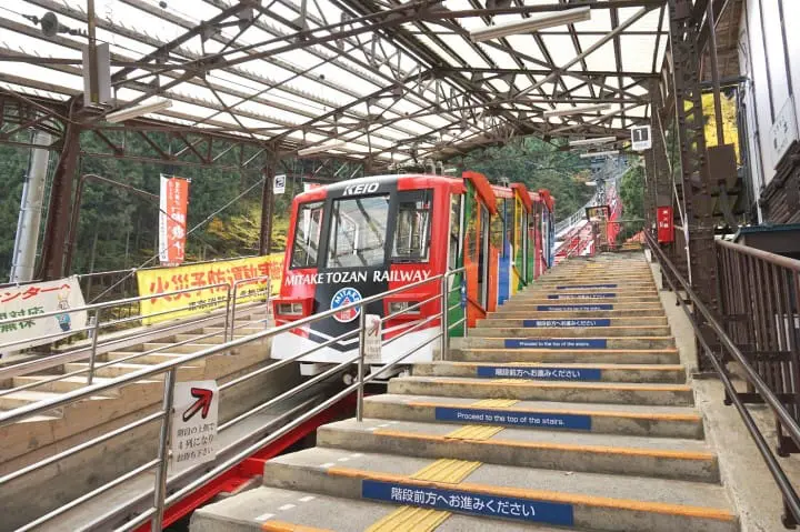 "เขามิตาเกะ" ความงามของธรรมชาติและใบไม้เปลี่ยนสีชานเมืองโตเกียว