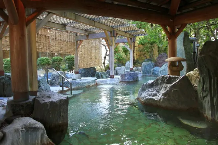 Matsumoto and Takayama in one economical pass, the Three-Star Alps Unlimited Ride Shinjuku Pass