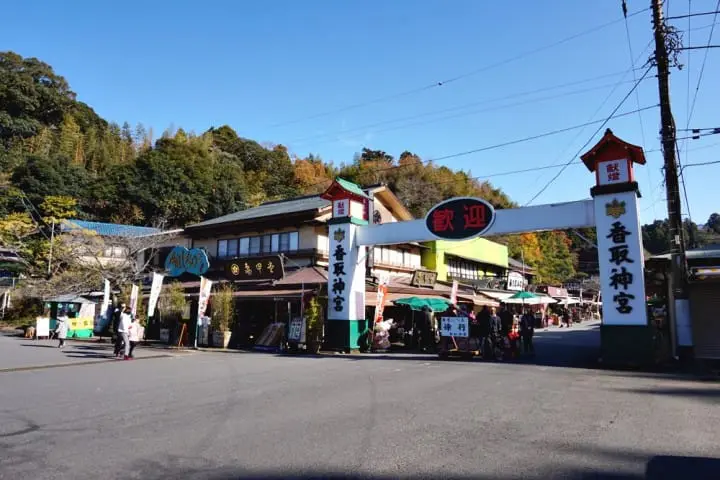 เพียง 1 ชั่วโมงจากโตเกียว! สู่มนต์เสน่ห์ของเมืองและศาลเจ้าเก่าแก่แห่ง