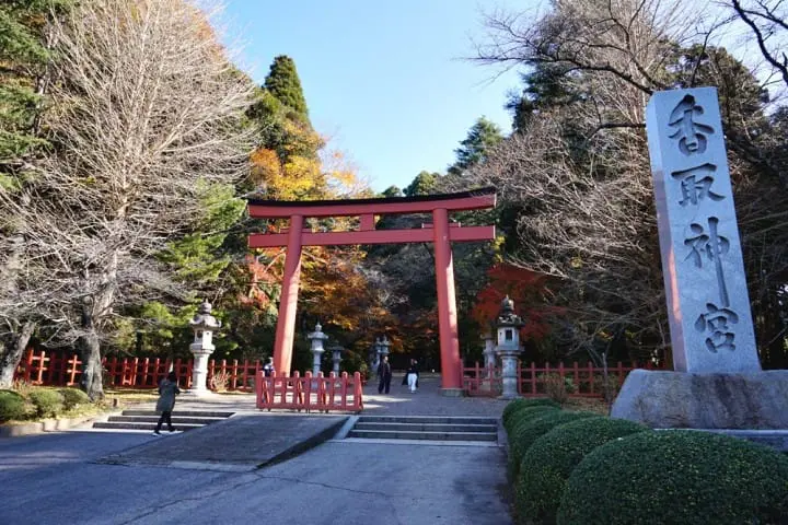 เพียง 1 ชั่วโมงจากโตเกียว! สู่มนต์เสน่ห์ของเมืองและศาลเจ้าเก่าแก่แห่ง