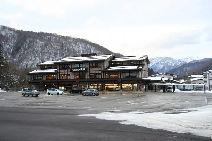 Free ride in Hida Takayama region with the Three-Star Alps Unlimited Ride Shinjuku Pass