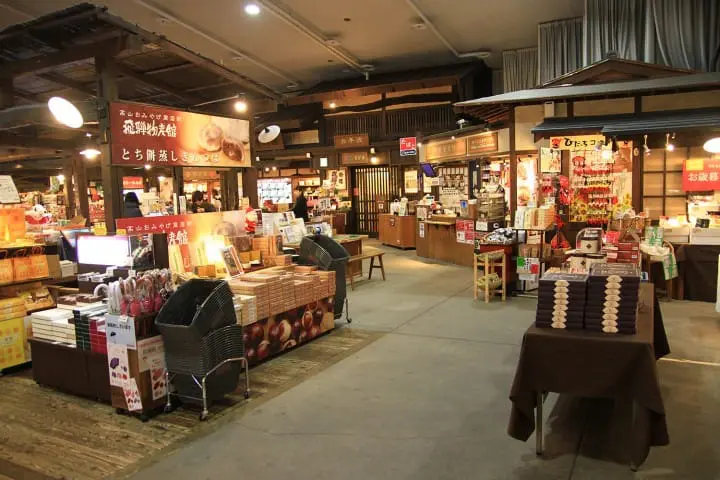 Free ride in Hida Takayama region with the Three-Star Alps Unlimited Ride Shinjuku Pass