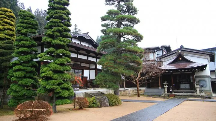 Free ride in Hida Takayama region with the Three-Star Alps Unlimited Ride Shinjuku Pass