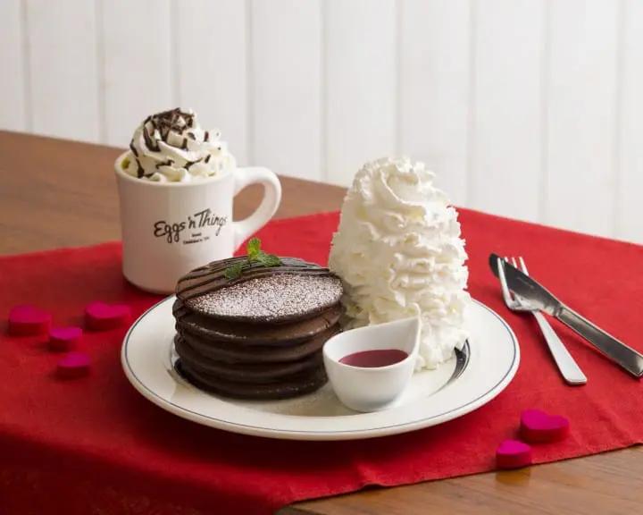 献给情人的巧克力飨宴，日本松饼“Eggs 'n Thing”期间限定“熔岩巧克力松饼”