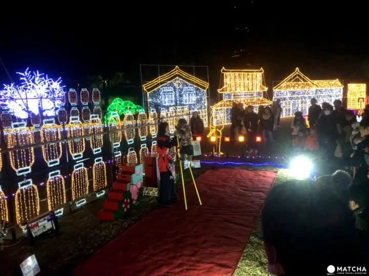 ชมแสงสีอันตระการตายามค่ำคืนของไฟประดับ ณ ปราสาทโอซาก้า