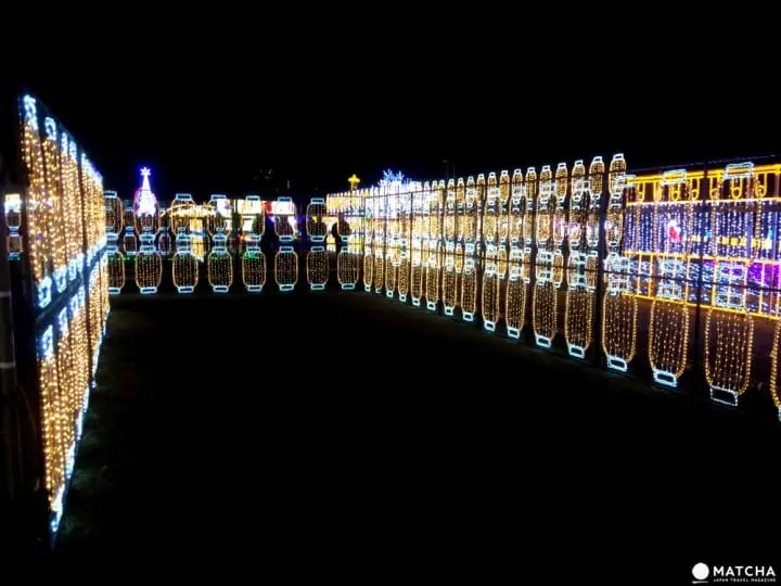 ชมแสงสีอันตระการตายามค่ำคืนของไฟประดับ ณ ปราสาทโอซาก้า