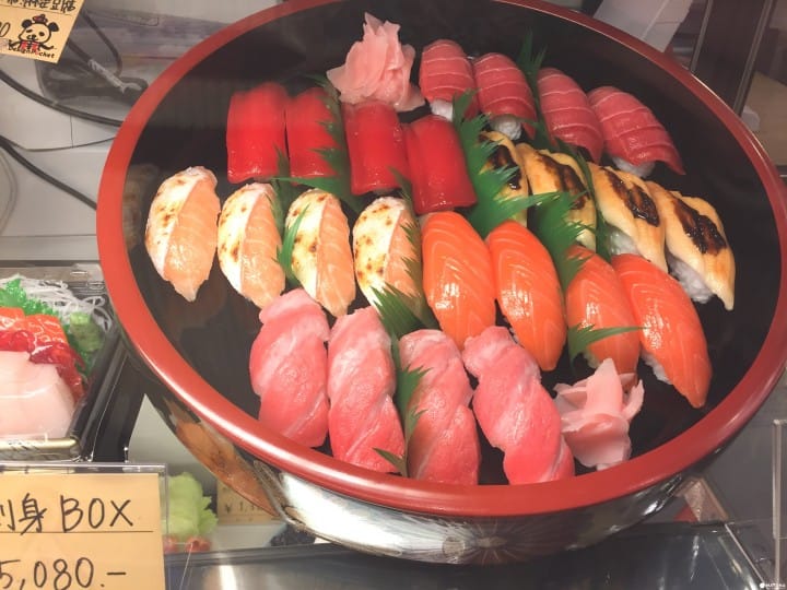 「天下廚房」大阪千日前道具街 食器一應俱全