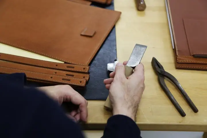 土屋鞄製造所logo