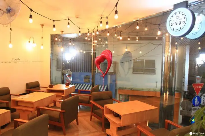 Enjoy a cup of tea while playing Igo at Café and Igo Hidamari