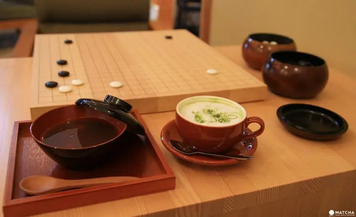 Enjoy a cup of tea while playing Igo at Café and Igo Hidamari