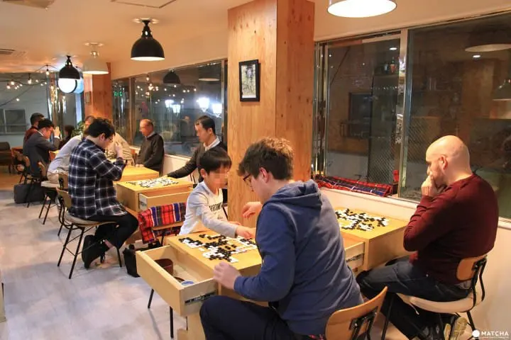Enjoy a cup of tea while playing Igo at Café and Igo Hidamari