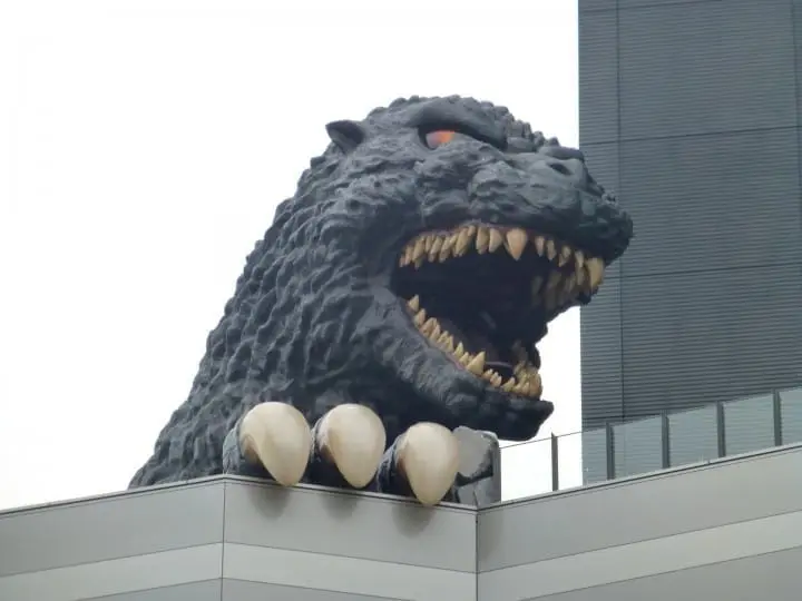 新宿東口 新宿東寶大廈