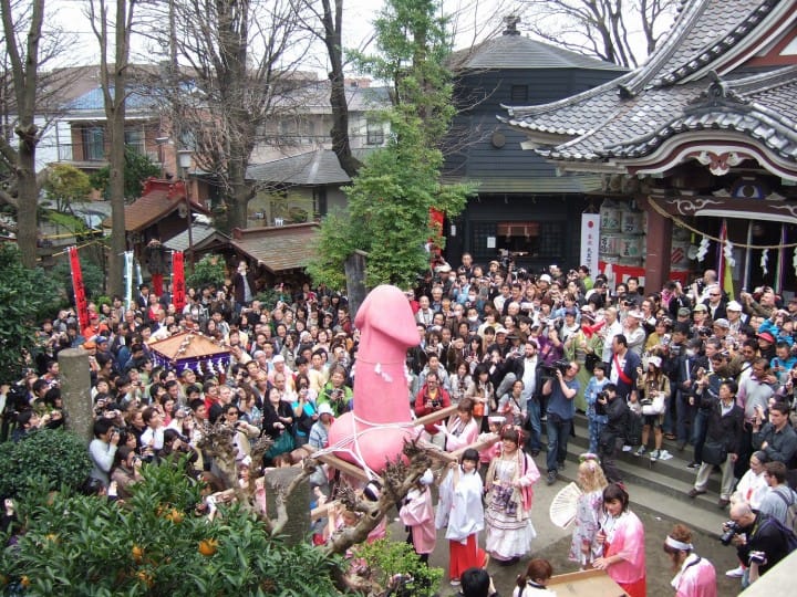 川崎で春を迎えよう！男性器をまつる奇祭「かなまら祭」の背景に隠されたストーリーは？