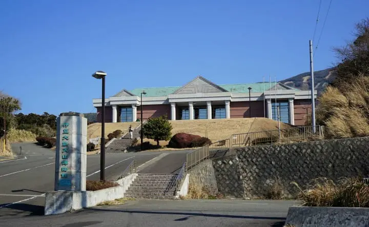 Izu Oshima - Tokyo's Beautiful Island Of Camellias