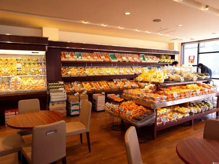 いたがき本店内