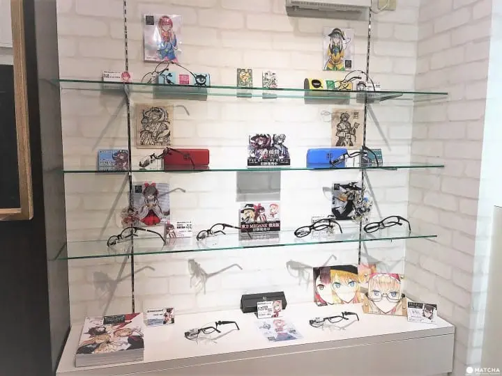 アニメガネの棚