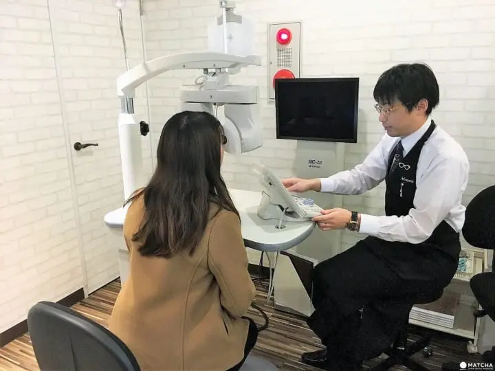 アニメガネー視力を計測する