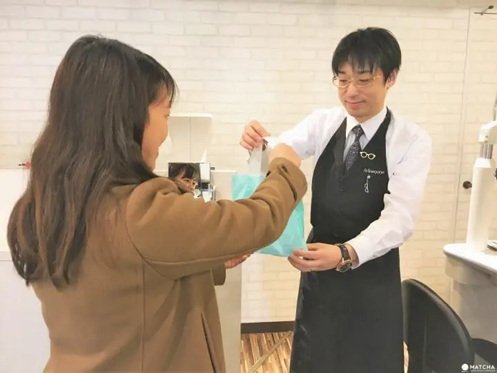 アニメガネー商品を受け取る