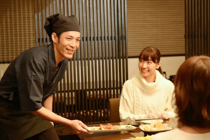 日本でクレジットカードは必需品？利用可能場所、主要カード、両替スポット、デビットカードについて