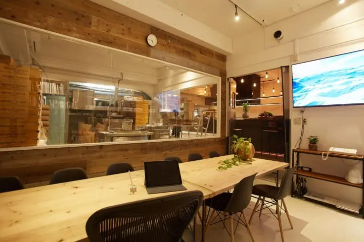 MENSHOでは店内のオフィスからラーメンを含む情報発信を行なっています