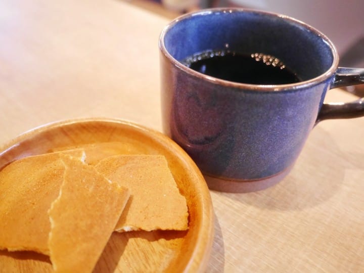 煎餅とコーヒー?200年の老舗、松崎煎餅がショップ&カフェの新店舗をオープン