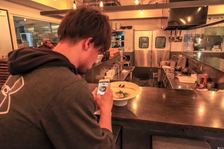 ラーメンの写真撮影は素早く行いましょう
