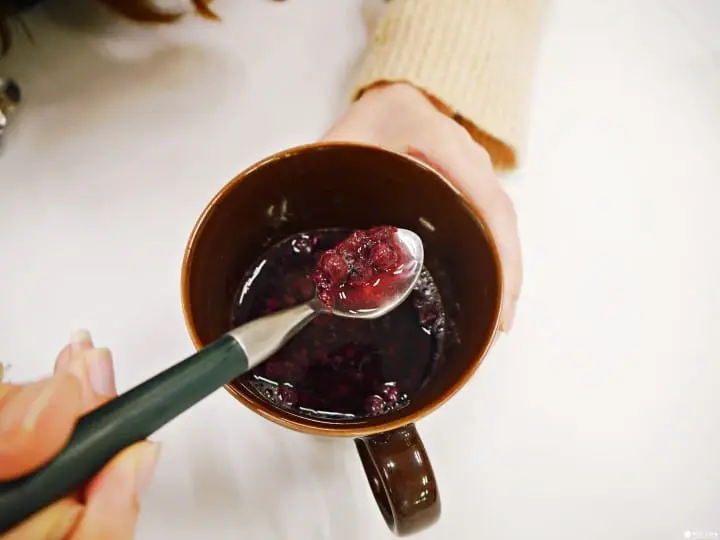 无印蓝莓草莓果肉红茶搅拌