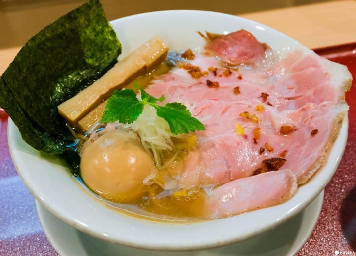 燃えよ麺助の特製金色貝そば