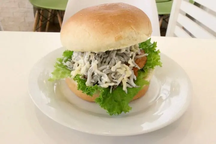 江之島美食吻仔魚漢堡