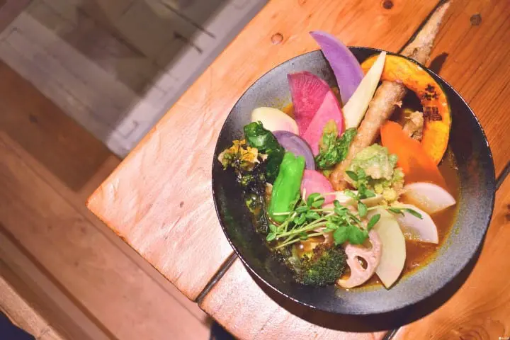 使用大量在地蔬菜，色香味俱全的汤咖喱“kifuku”