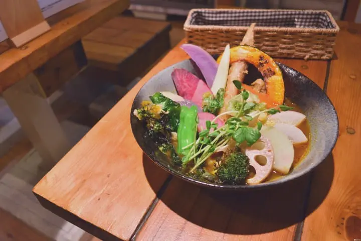 使用大量在地蔬菜，色香味俱全的湯咖哩「kifuku」