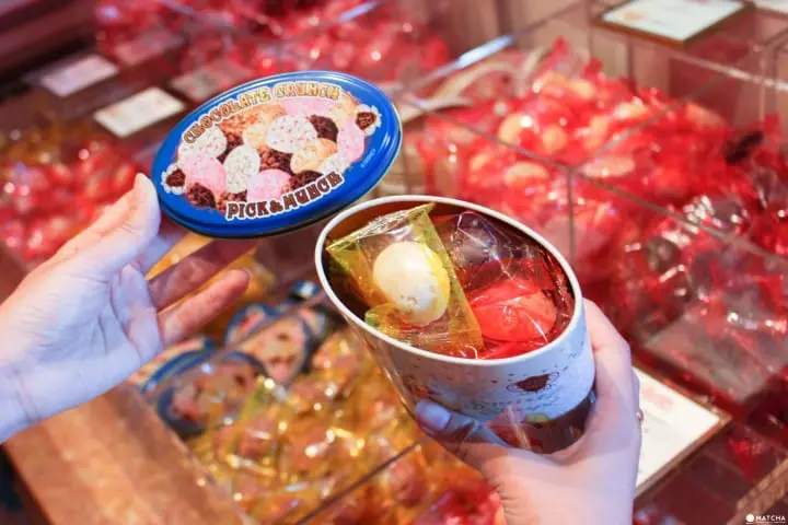 Create "Chocolate Crunch" Souvenirs At Tokyo Disneyland!